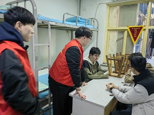 党建引领|米乐mile官方网站|管理学院|传承红色基因，践行雷锋精神