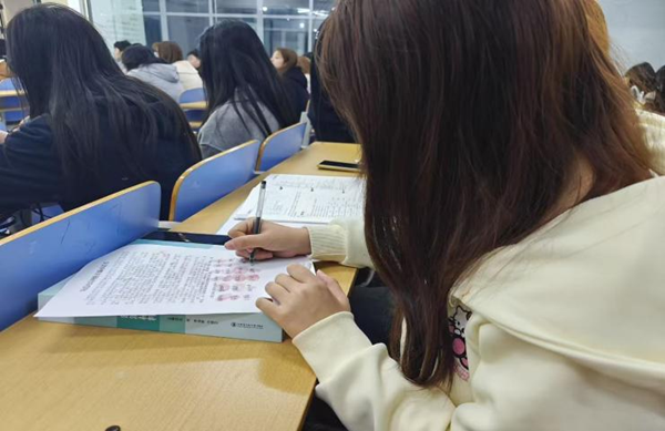 安全教育|米乐mile官方网站|管理学院|开展反诈主题班会，筑牢校园安全防线