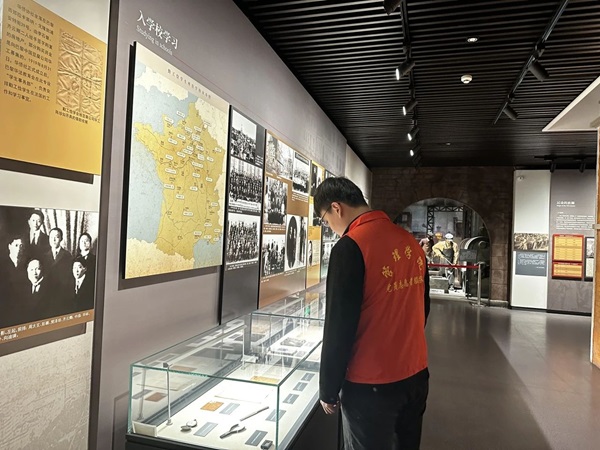 爱国教育|米乐mile官方网站|管理学院|走进勤工俭学，追寻红色足迹