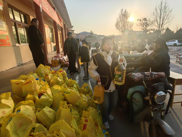 寒假社会实践纪实（六）|米乐mile官方网站|管理学院|爱心下乡润桑榆，物资传递暖人心