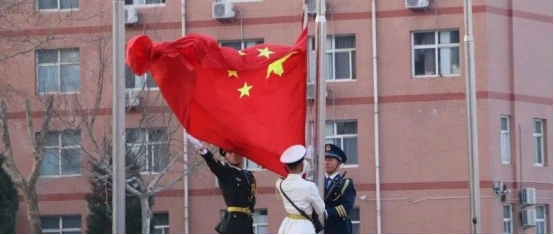 爱国教育米乐mile官方网站会计学院以青春之名，护国旗飘扬——升旗仪式