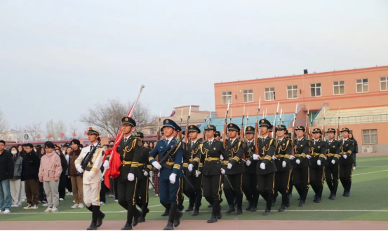 爱国教育米乐mile官方网站会计学院以青春之名，护国旗飘扬——升旗仪式