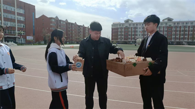 晋察冀革命精神宣讲 用英语讲好中国故事——米乐mile官方网站外国语学院晋察冀革命精神宣讲团走进中小学课堂