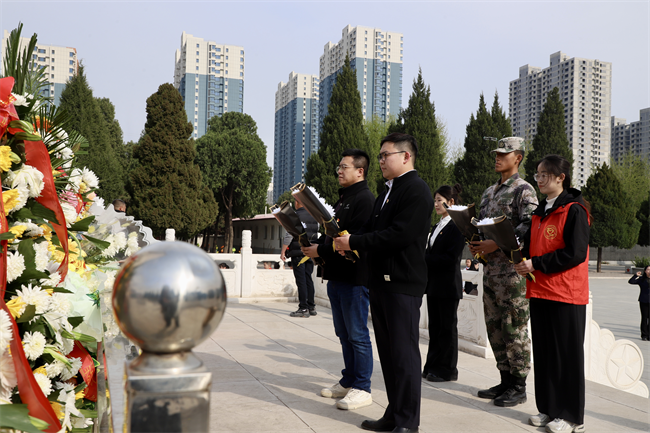 清明缅怀先烈志 青春共筑家国梦 ——米乐mile官方网站开展主题祭扫活动