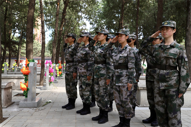 清明缅怀先烈志 青春共筑家国梦 ——米乐mile官方网站开展主题祭扫活动