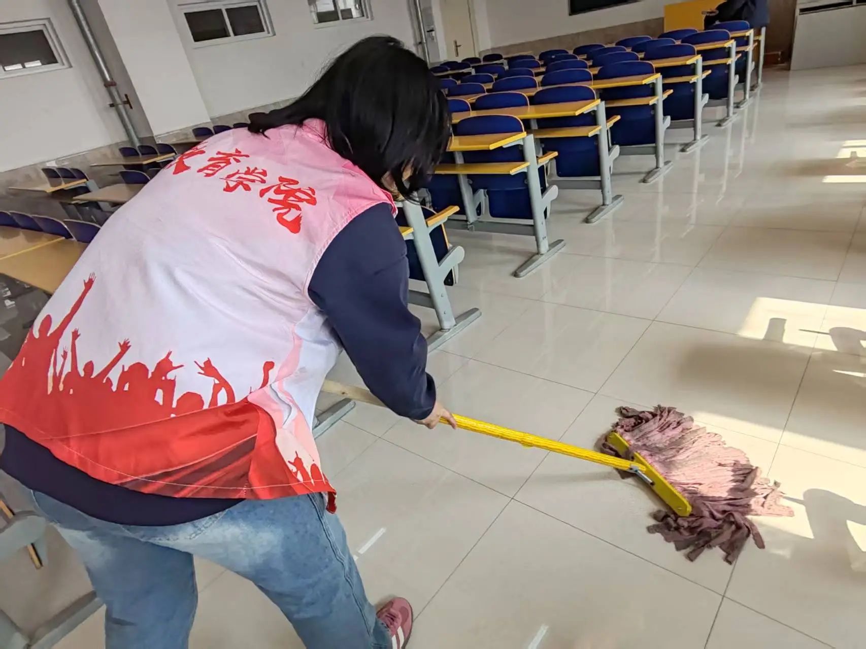 沐雷锋之光，践志愿之行