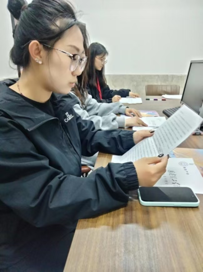 “世界读书日”图书馆组织读者交流会