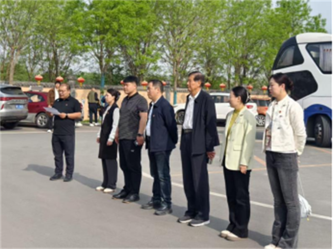 传承红色基因，勇做时代新人//外国语学院组织青年党员去冉庄学习