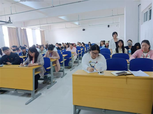 外国语学院召开学生座谈会 倾听学子心声共促教学优化