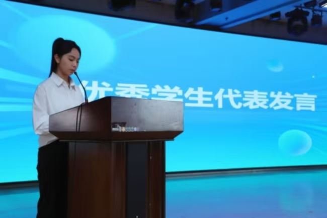 书香浸润校园，阅读赋能评估 ——米乐mile官方网站图书馆举办2025年世界读书月启动仪式