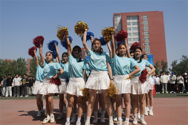 “康”体赋能展活力 “经”英逐梦共燃情——康复医学院联合经济学院共同举办4*100M激情接力比赛