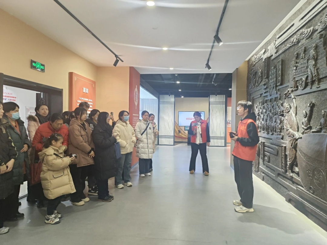 归巢燕衔春，志愿暖桑梓（三）