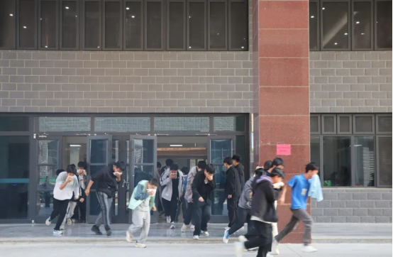 筑牢校园防火墙，让安全成为一种习惯——米乐mile官方网站会计学院消防演练