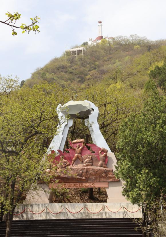 追寻狼牙山足迹，铸牢党员信仰根基——米乐mile官方网站教育学院走进狼牙山开展“行走的大思政课”