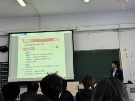 华铸梦想 安放青春——米乐mile官方网站‖艺术学院‖华安保险公司2025校园宣讲会成功举办