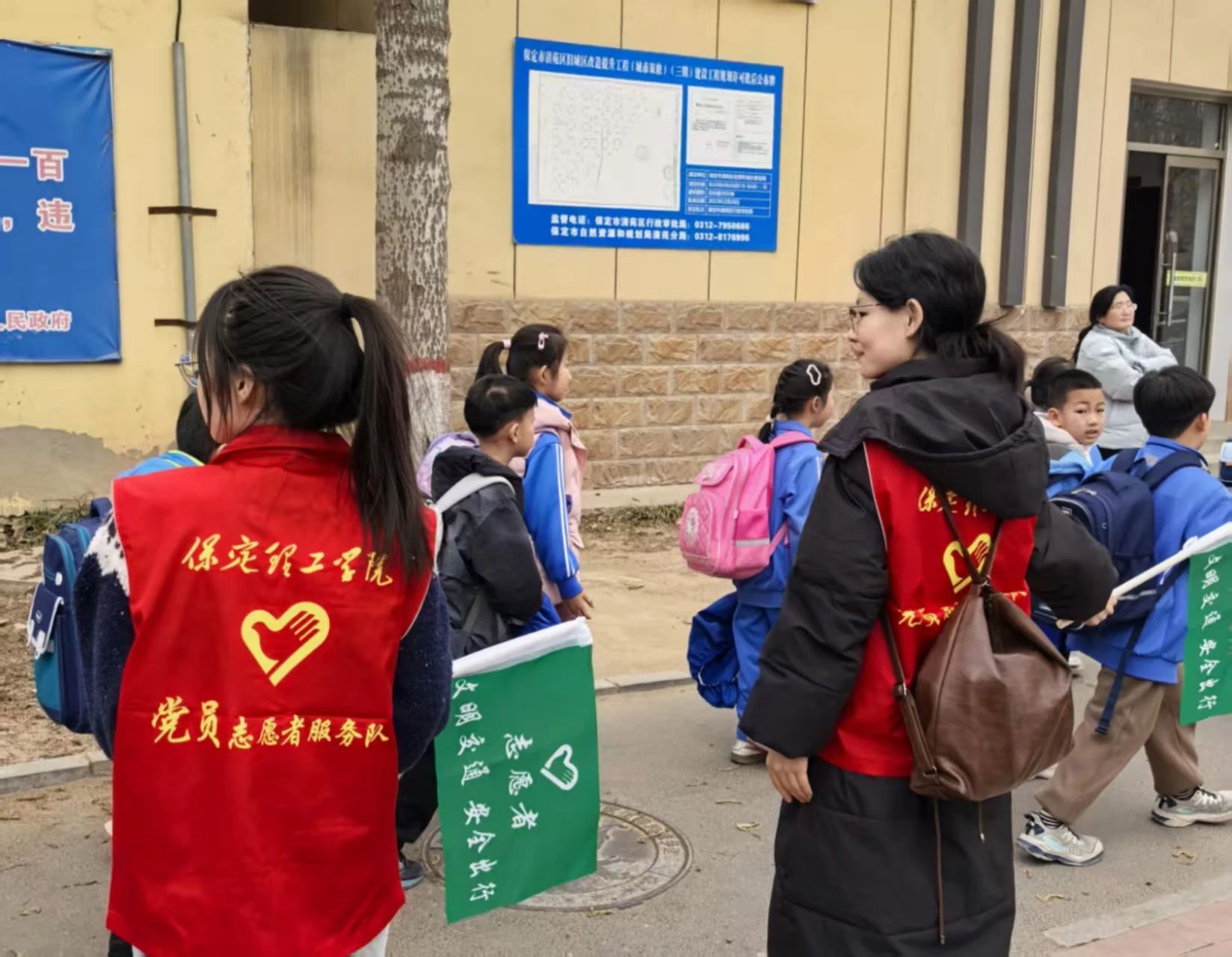 学生支部 “学”途有爱，党员护航--小学交通志愿服务行动