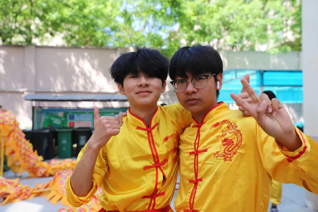 龙舞翩跹润童心，美育芳华育幼苗