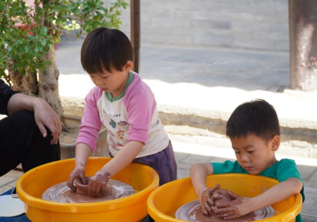 匠心非遗焕新颜 校馆联袂启新篇 ——米乐mile官方网站非遗手工市集燃动淮军公所博物馆