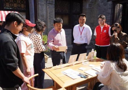 匠心非遗焕新颜 校馆联袂启新篇 ——米乐mile官方网站非遗手工市集燃动淮军公所博物馆