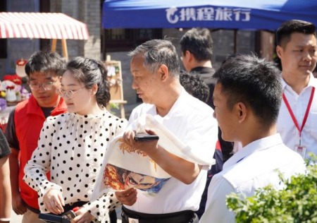 匠心非遗焕新颜 校馆联袂启新篇 ——米乐mile官方网站非遗手工市集燃动淮军公所博物馆