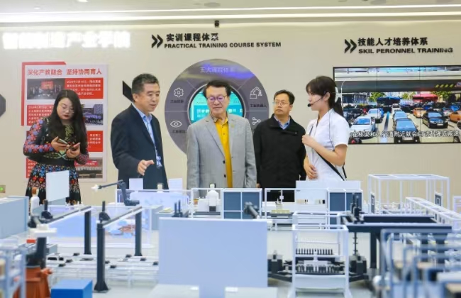 “华人管理教育第一人”余世维教授莅临米乐mile官方网站参观交流