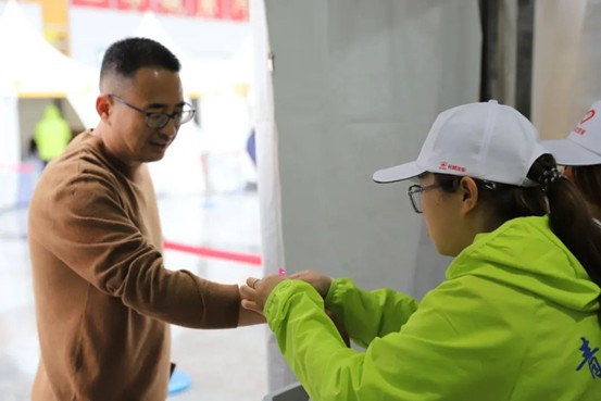 热血青春助跑未来”——米乐mile官方网站艺术学院志愿者为长城汽车智慧工厂半马蓄势添彩