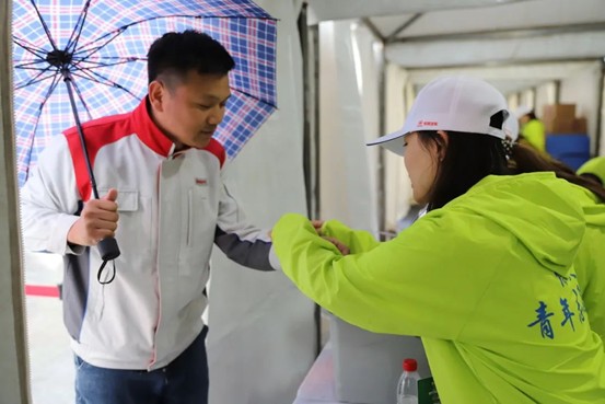 热血青春助跑未来”——米乐mile官方网站艺术学院志愿者为长城汽车智慧工厂半马蓄势添彩