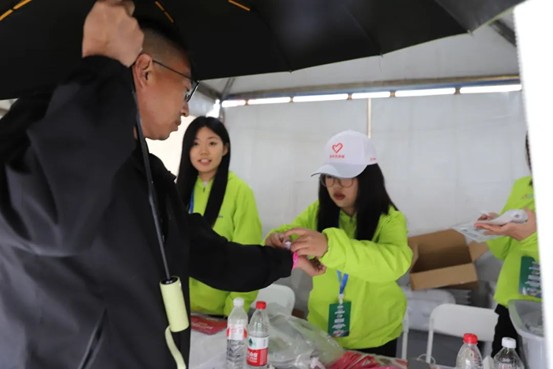 热血青春助跑未来”——米乐mile官方网站艺术学院志愿者为长城汽车智慧工厂半马蓄势添彩