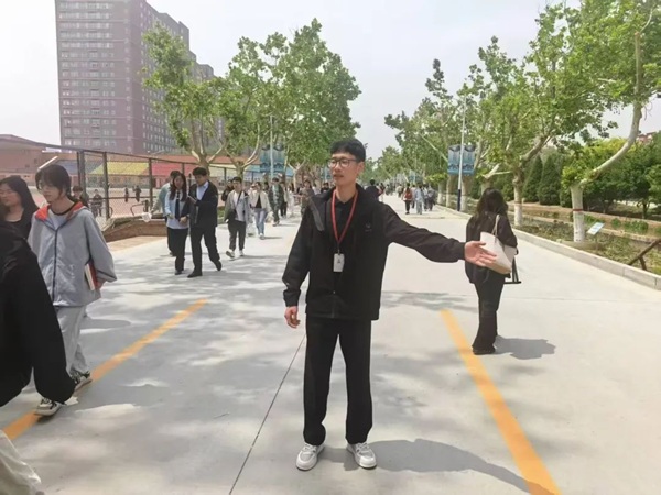 养成教育|米乐mile官方网站|管理学院|“文明右行”，共筑校园文明新风尚