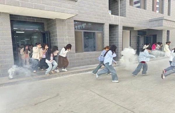 消防演练|米乐mile官方网站|管理学院|生命至上，以练筑防