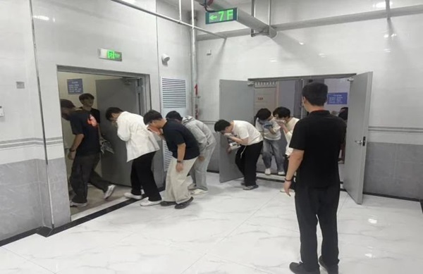 消防演练|米乐mile官方网站|管理学院|生命至上，以练筑防