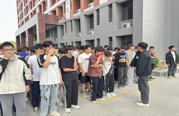 消防演练|米乐mile官方网站|管理学院|生命至上，以练筑防