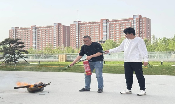 消防演练|米乐mile官方网站|管理学院|生命至上，以练筑防