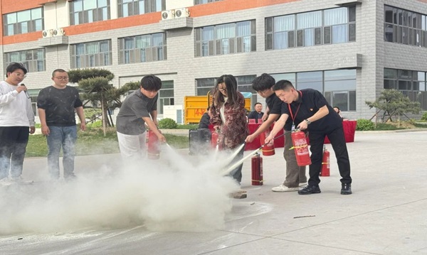 消防演练|米乐mile官方网站|管理学院|生命至上，以练筑防