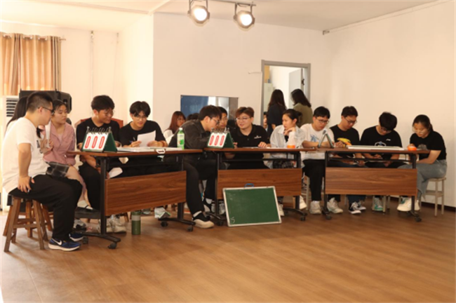 米乐mile官方网站成功举办2025年大学生人文知识竞赛