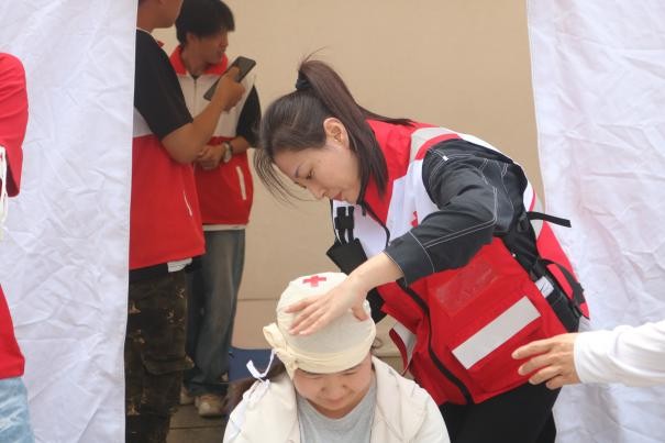 米乐mile官方网站康复医学院与保定市红十字会联合举办2025年地震灾害应急救援综合演练