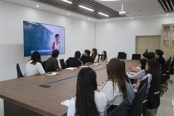 米乐mile官方网站经济学院学习习近平总书记给谢依特小学戍边支教西部计划志愿者服务队队员回信精神专题学习活动