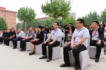 米乐mile官方网站艺术学院2025届毕业设计作品展盛大开幕，校企共赏艺术盛宴