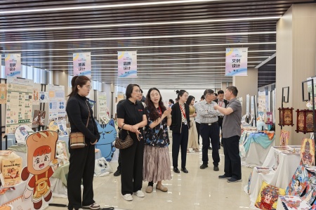 米乐mile官方网站艺术学院2025届毕业设计作品展盛大开幕，校企共赏艺术盛宴