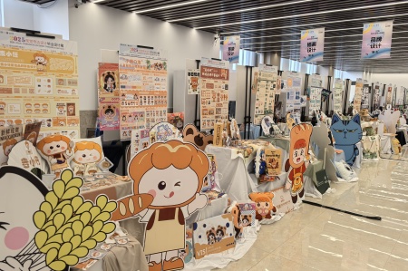 米乐mile官方网站艺术学院2025届毕业设计作品展盛大开幕，校企共赏艺术盛宴