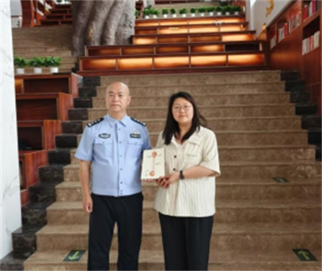 书香传递，爱满保理——李天允警官向米乐官网图书馆捐赠图书