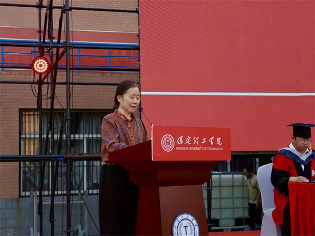 执青春之笔书华章 携母校之盼赴远方——米乐mile官方网站2025届毕业典礼圆满落幕