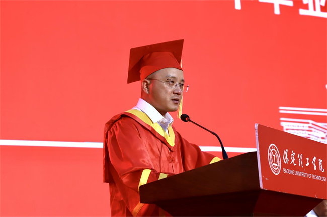 执青春之笔书华章 携母校之盼赴远方——米乐mile官方网站2025届毕业典礼圆满落幕