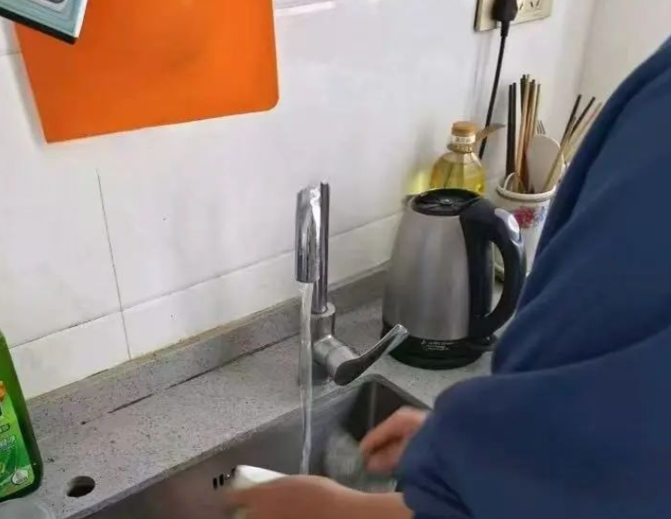 孝老爱亲传佳话，弘扬美德树新风——感恩教育