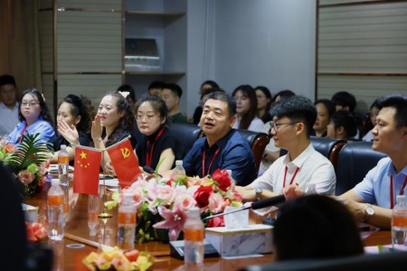 “家校艺站，共赴新程”艺术学院2025届毕业典礼暨家长接待日圆满举行