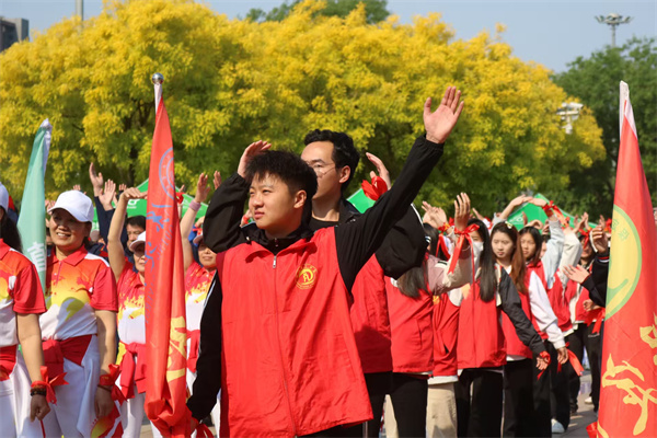 经济学院学生积极参与保定市红十字会2025第七届公益徒步行