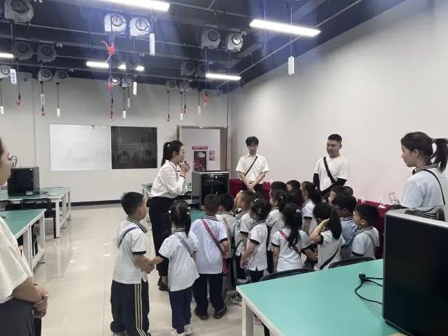 米乐mile官方网站||教育学院||童心探学府，萌趣启新程——史庄实验幼儿园走进米乐mile官方网站参观研学