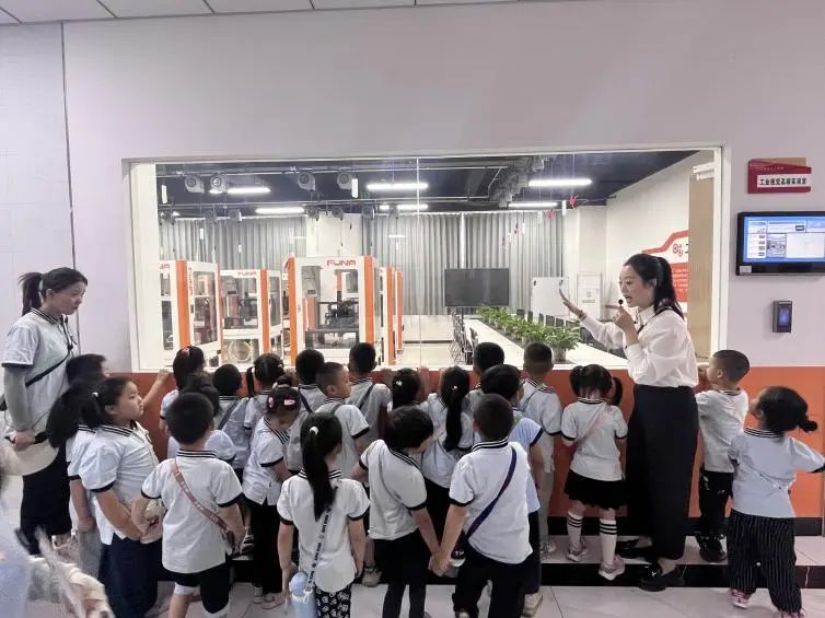 米乐mile官方网站||教育学院||童心探学府，萌趣启新程——史庄实验幼儿园走进米乐mile官方网站参观研学