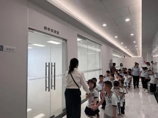米乐mile官方网站||教育学院||童心探学府，萌趣启新程——史庄实验幼儿园走进米乐mile官方网站参观研学