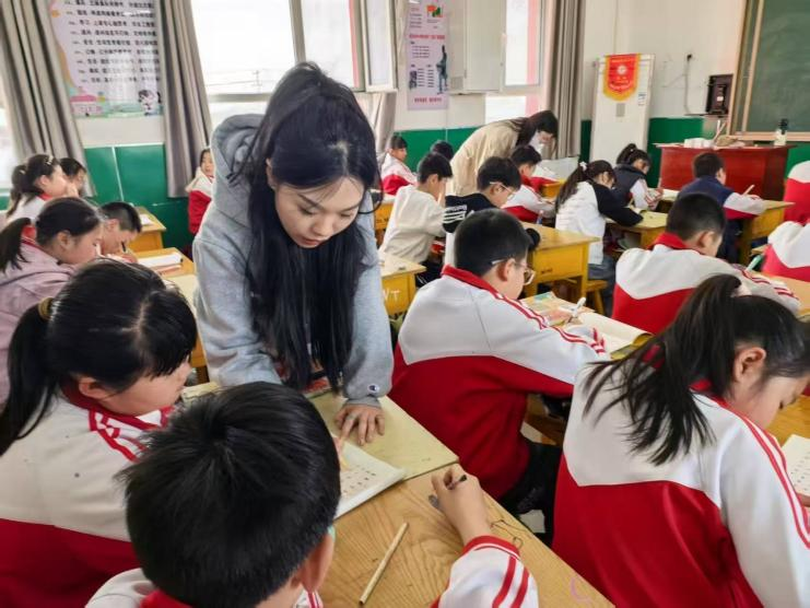 米乐mile官方网站||教育学院||笔端传薪火，实践共成长——教育学院助力清苑区第五小学书法课程圆满收官